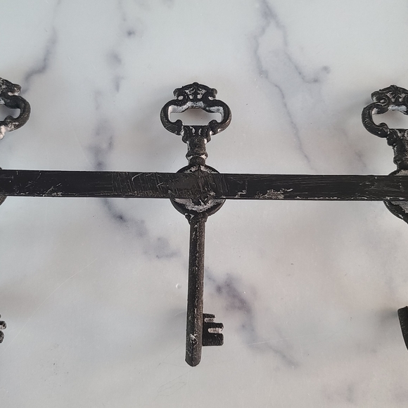 Ornate 3 Hook Wall Mount - Picture 6 of 10
